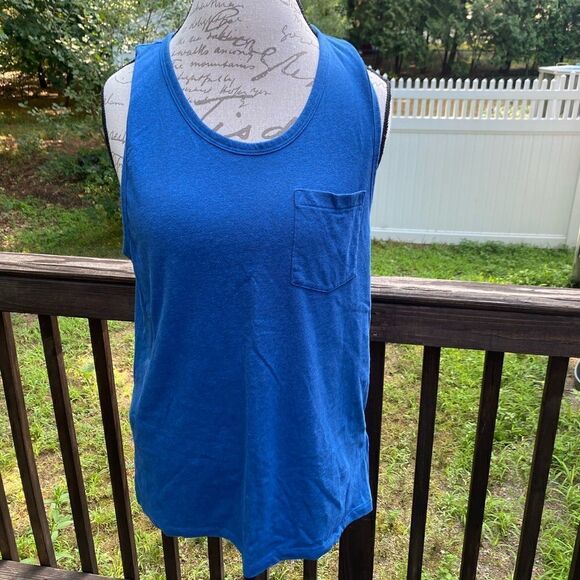 Old Navy Pocket Tank - Picture 1 of 4